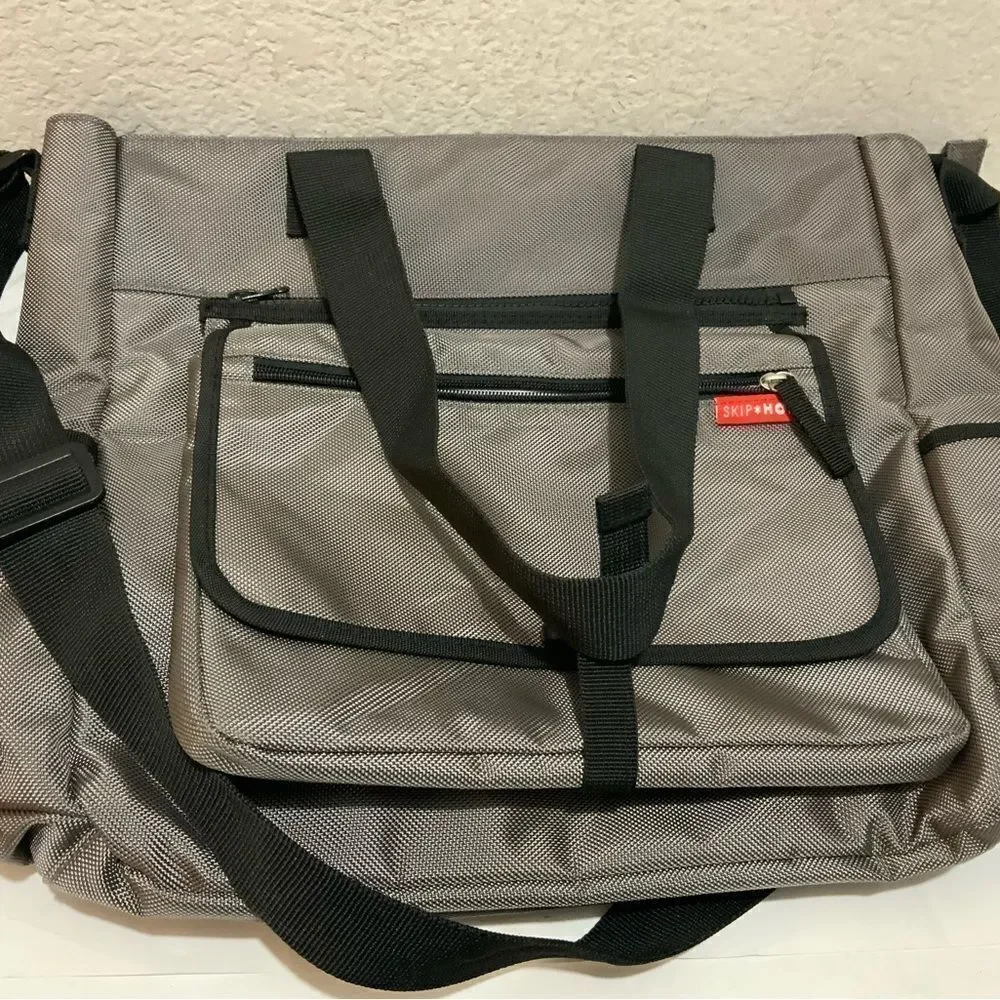 New Skip Hop Messenger Diaper Bag Signature Gray black